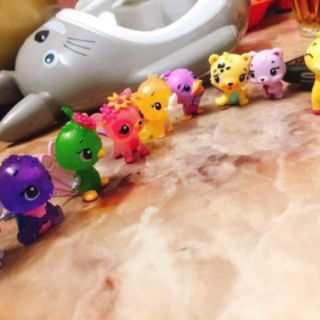 Trứng "bất ngờ" Hatchimal