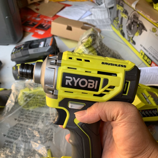 Máy vặn vít ryobi p239