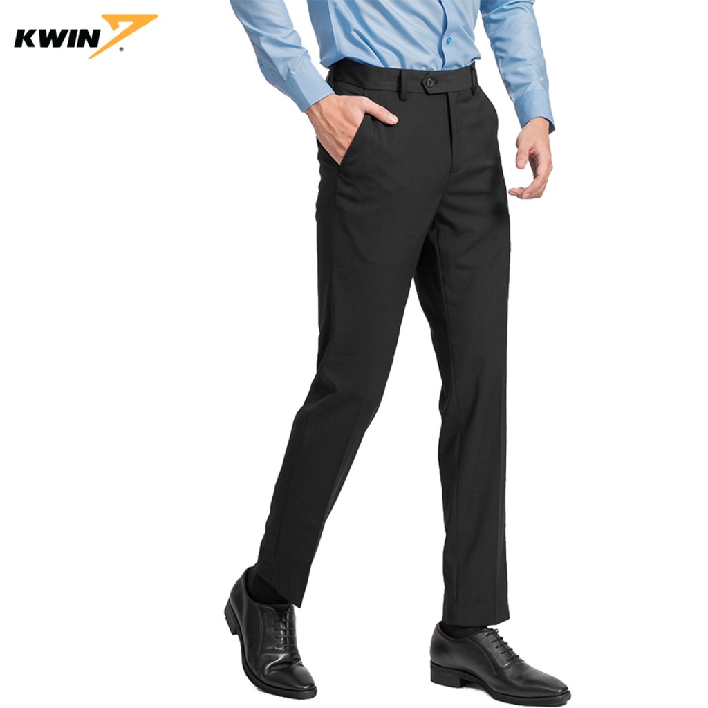 Quần âu nam Kwin KTR00609 phom dáng regular fit suông nhẹ, đương may tỉ mỉ và nếp ly chỉn chu.