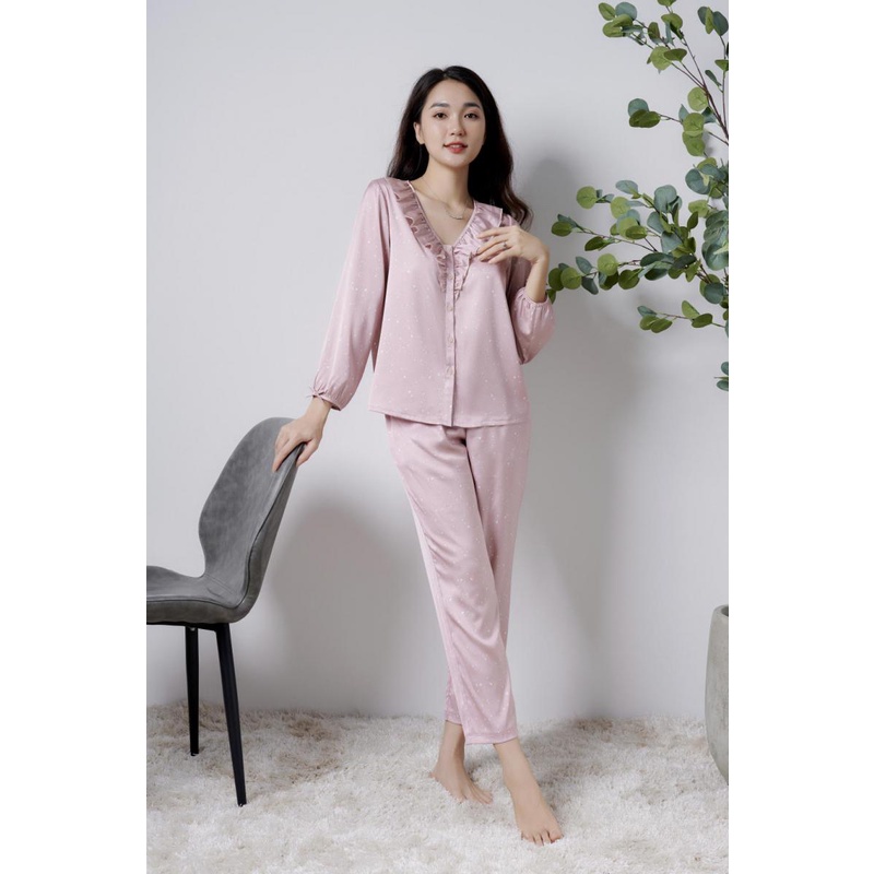 Bộ đồ mặc nhà IK. SET đồ ngủ chất lụa Peach Silk mềm mịn, nhẹ nhàng, thiết kế họa tiết chấm đơn giản, cổ viền bèo xinh