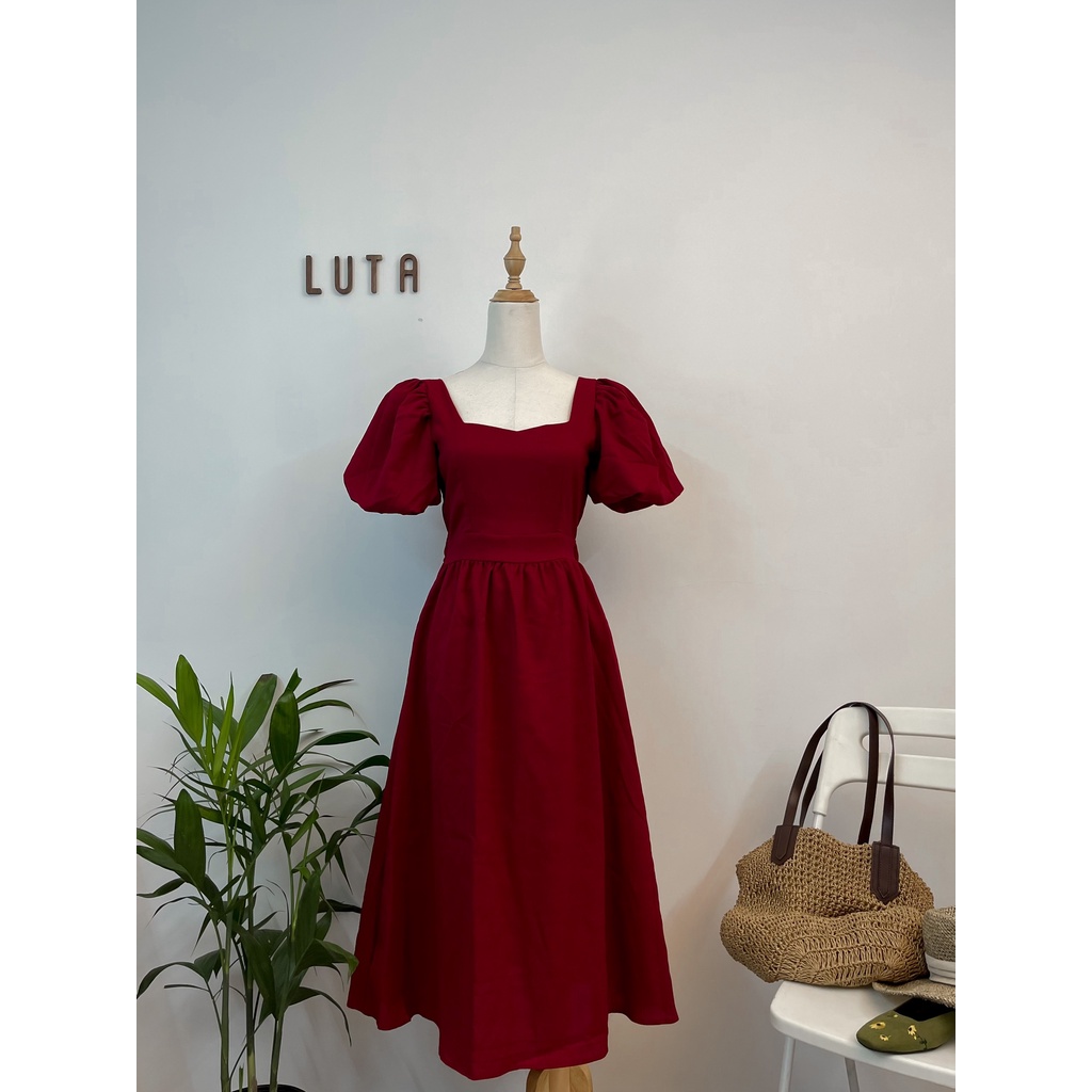 váy hở lưng dỏ tay phồng