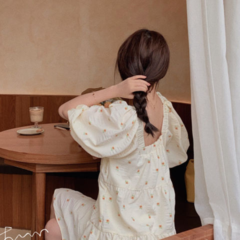 Cổ vuông dáng rộng phong cách retro pháp thời trang xinh xắn cho Đầm tay phồng