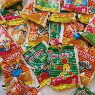 50 gói mì tôm ăn liền trẻ em .