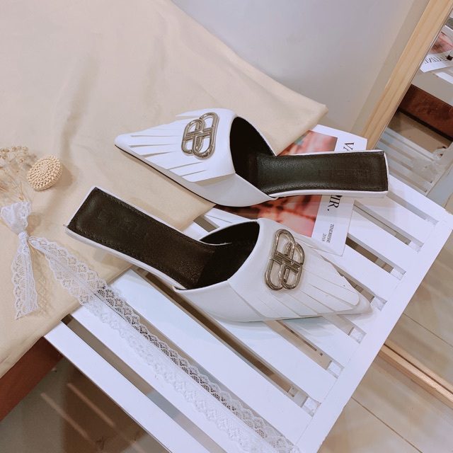 Dép sục khóa BB đính tua