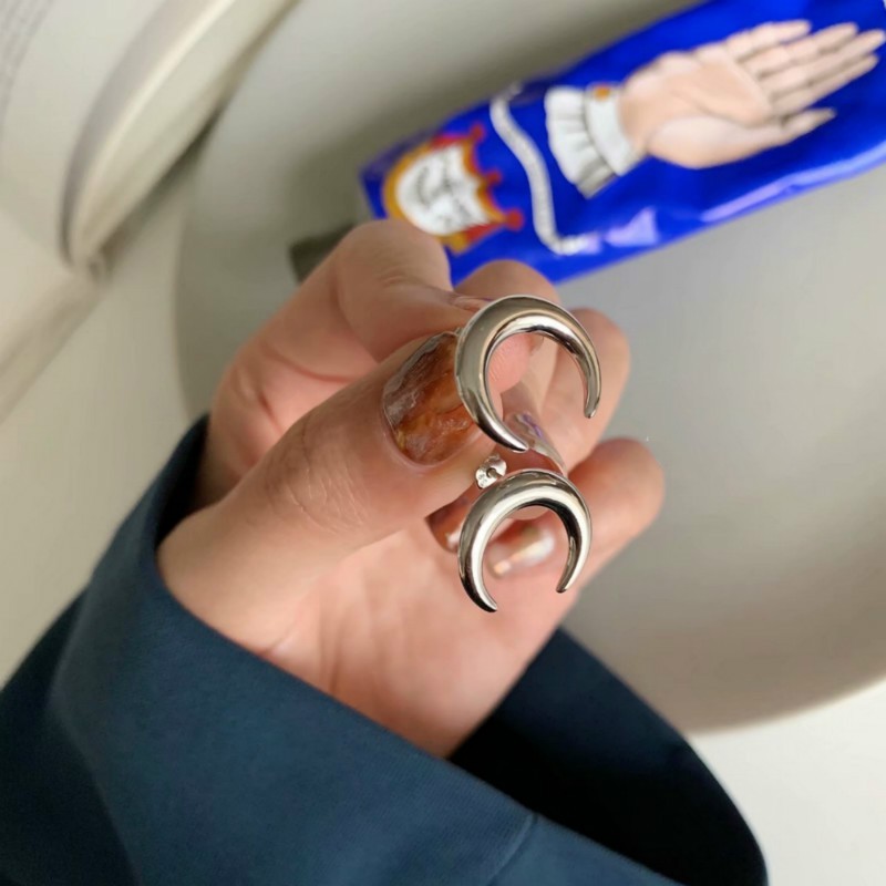 Khuyên Tai Hình Mặt Trăng Khuyết Cá Tính Hợp Thời Trang