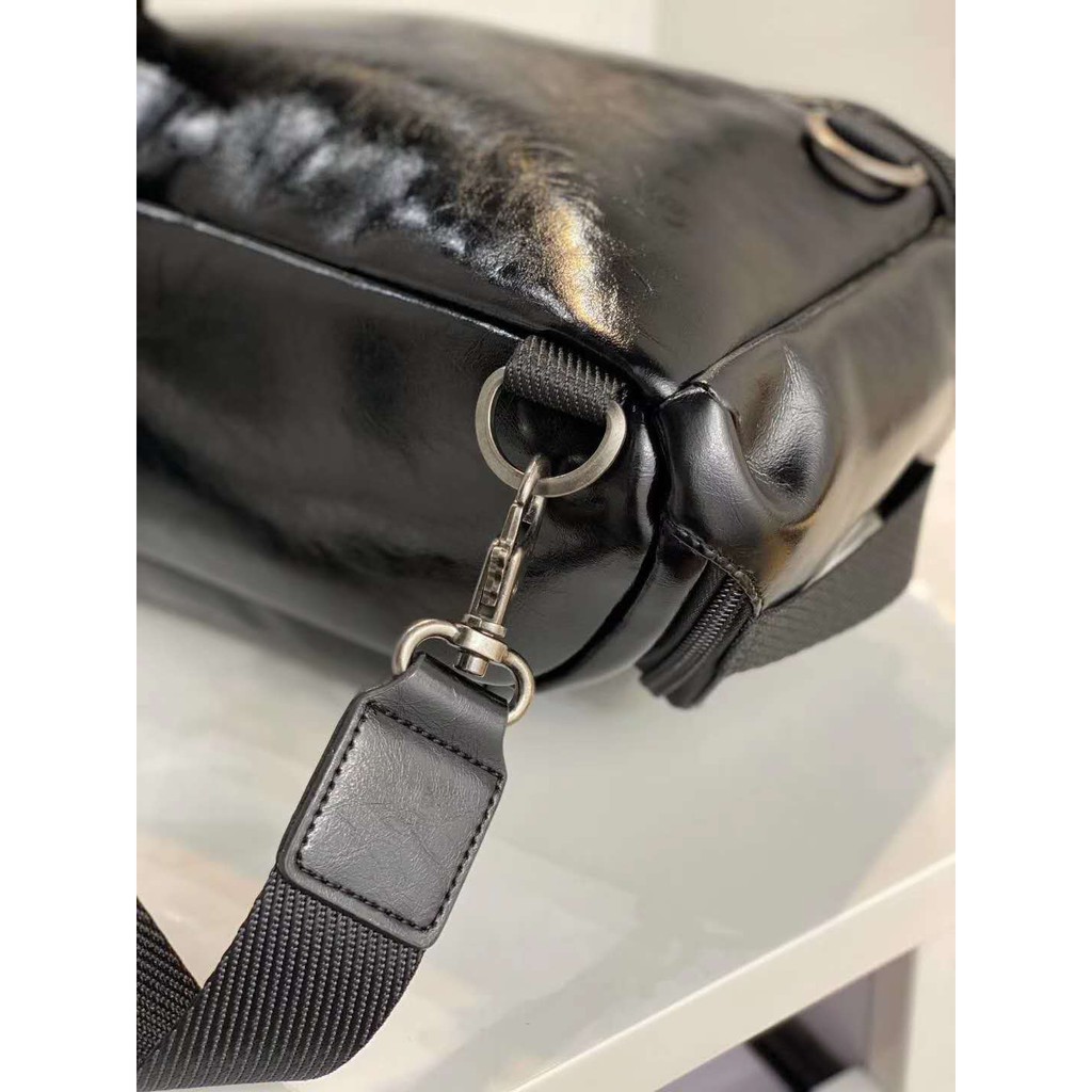 Túi da đeo chéo thời trang cho nam