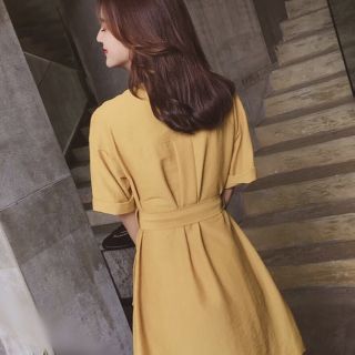 Đầm vàng kèm belt