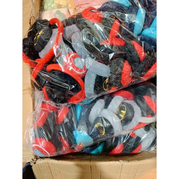 Chụp tai giữ ấm mùa đông cho bé hình Siêu nhân