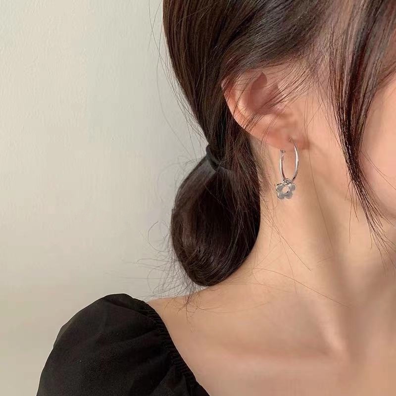 Bông tai bằng thép không gỉ hình hoa hợp thời trang