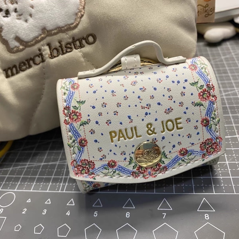 CASE ĐỰNG AIRPODS 1/2 AIRPODS PRO PAUL&JOE CÓ IRING MÓC VÀO TÚI XÁCH