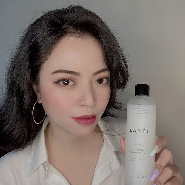 Sữa Tẩy Trang Lanci Daily Natural Cleansing Milk 300ml Hàn Quốc Làm Sạch Lớp Trang Điểm Lâu Trôi, Cấp Ẩm Cho Da