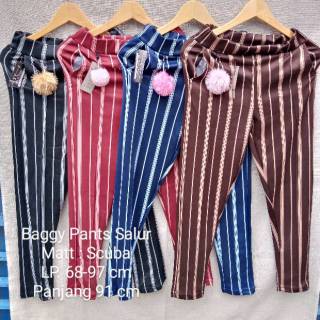 Quần Baggy Có Viền Pompom