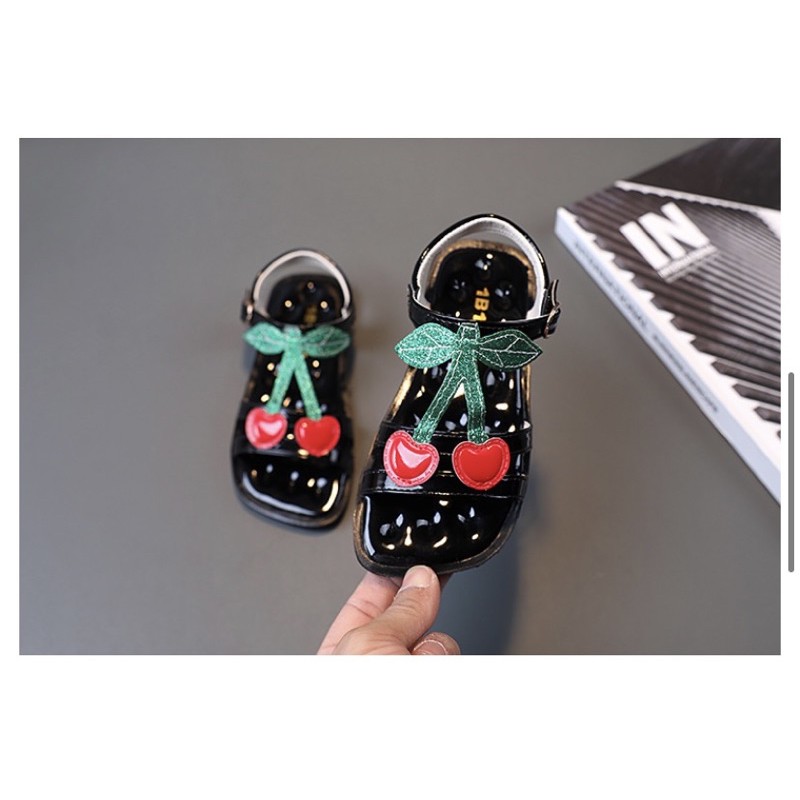 Sandal trái chery