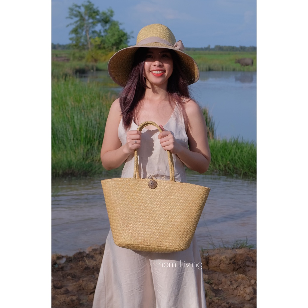 Giỏ xách cỏ bàng dáng oval size trung vẽ hoa sen