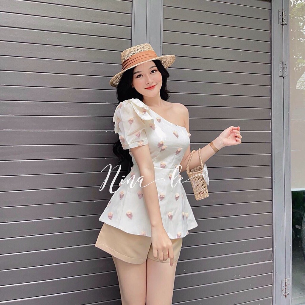 Set áo peplum lệch vai in họa tiết và quần ngắn xinh xắn Rose Fashion