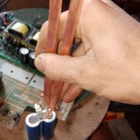 Hai thanh đồng đỏ chế tay hàn cell pin