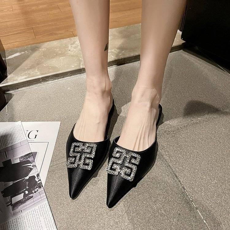 Baotou Half Slippers của phụ nữ mới gót thấp nhẹ nhàng Rhinestone khóa bên ngoài Mang giày phụ nữ mũi nhọn