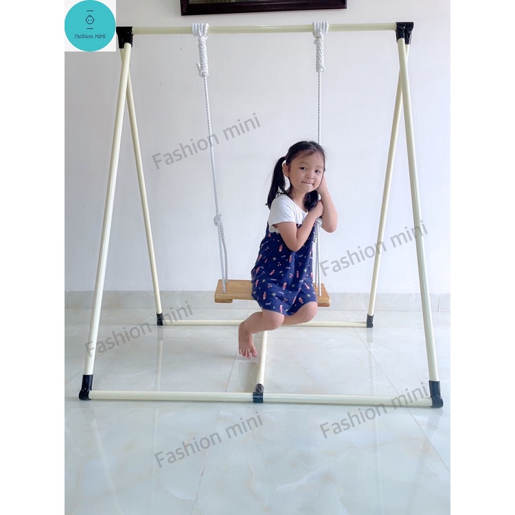 Xích đu sân vườn khung được sơn tỉnh điện bọc nhựa kèm ghế xích đu