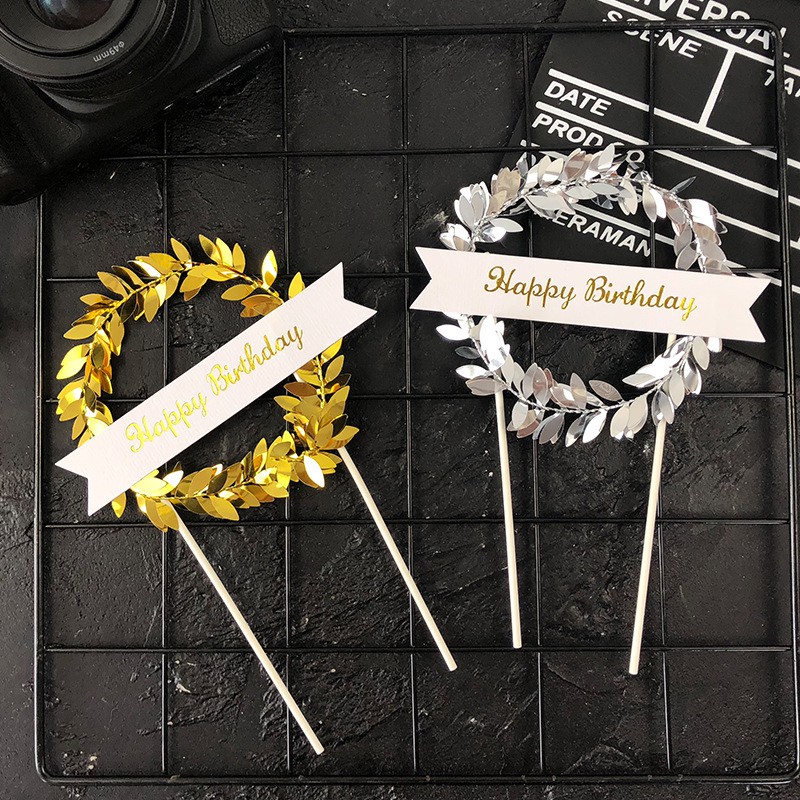 Phụ kiện kiểu vòng hoa để trang trí bánh kem