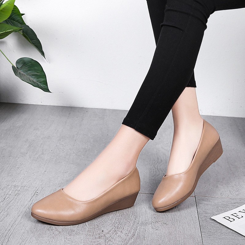 Giày bít nữ da mềm đế xuồng cao 3cm đen nâu kem