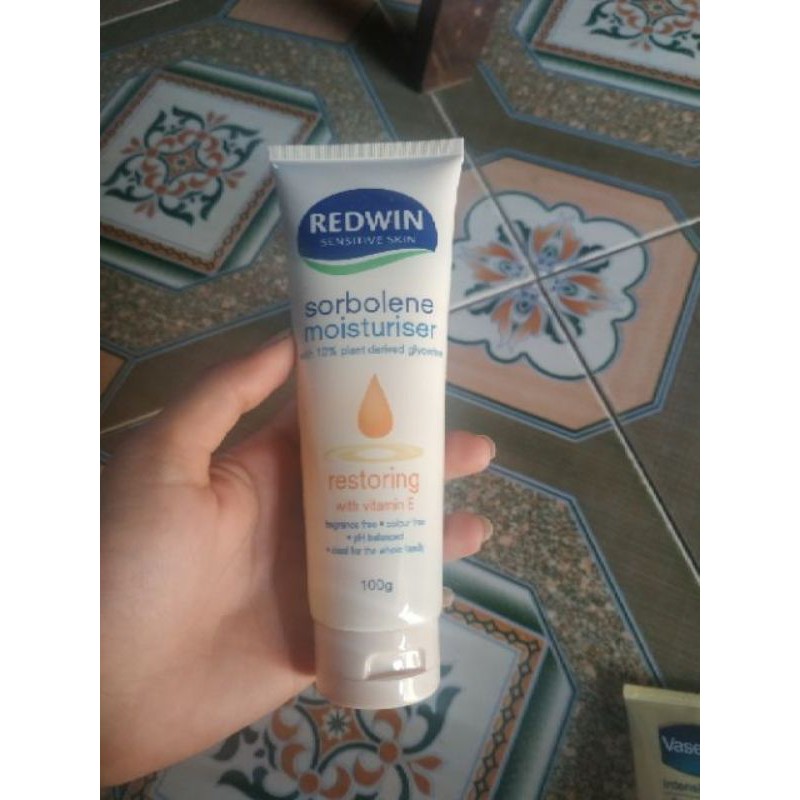 Kem dưỡng da dùng làm mềm da REDWIN Sorbolene Moisturiser Restoring With Vitamin E 100g
