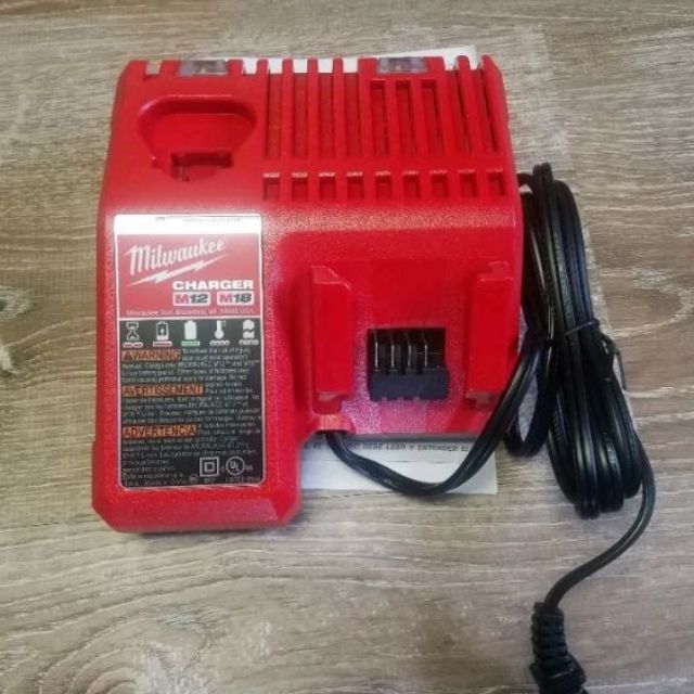 Sạc pin cho máy Milwaukee loại pin M12 và M18, chính hãng