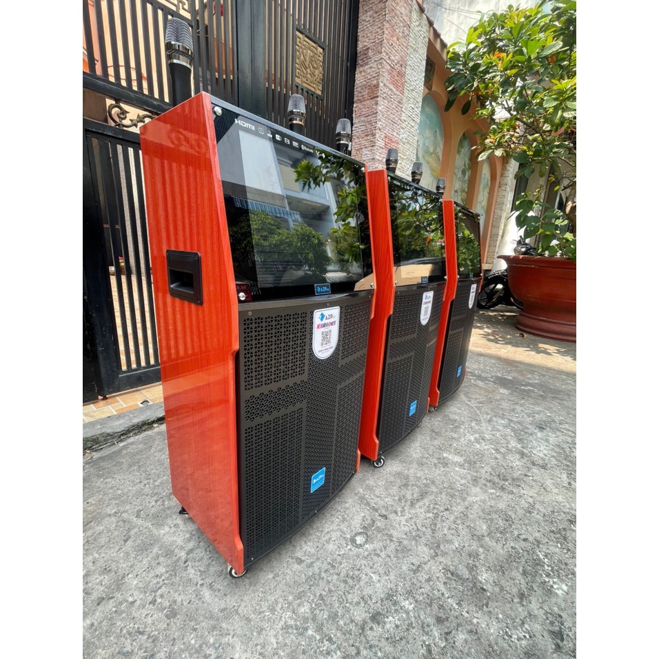 Loa kéo Màn Hình AzPro Bass 40cm AZ 956, 2 Micro UHF, màn hình 17inch, âm thanh sống động, hàng chính hãng