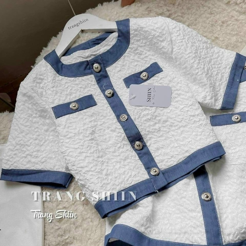 Set Áo Croptop Xốp Kèm Chân Váy Chữ A Viền Xanh Nút Tiểu Thư