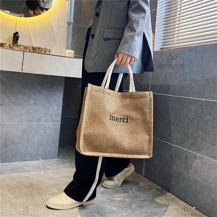 Túi cói merci loại 1 màu sáng, có đệm đáy giữ form túi, có lót Bi Ngô Store