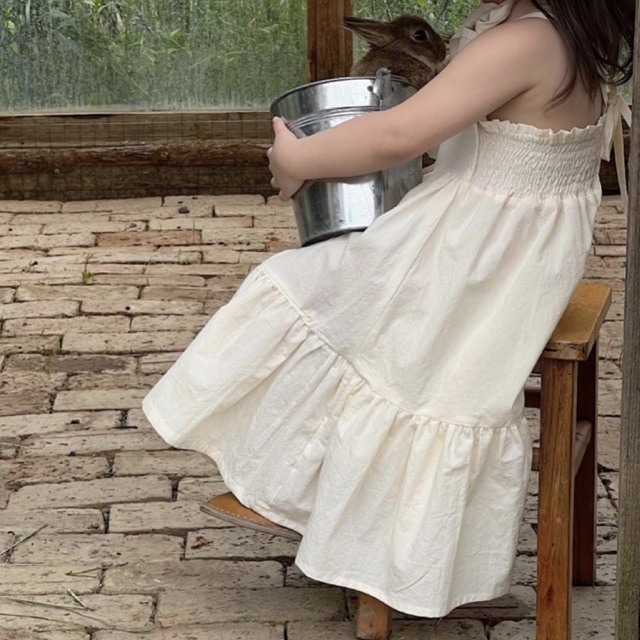 VÁY BÉ GÁI , ĐẦM CHO BÉ GÁI ,VÁY TRẺ EM HAI DÂY PHOM HỞ LƯNG CHÂN VÁY XOÈ RỘNG MÀU KEM