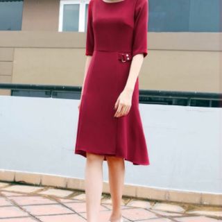 Đầm midi dáng xòe xẻ tà
