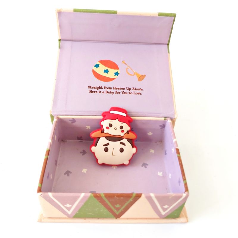 Pin cài áo Disney