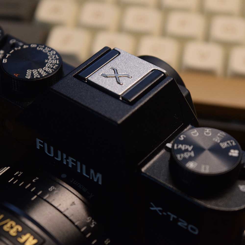 Hotshoe logo Fujifilm X - Chân gài flash kim loại chữ X nổi - Nắp bảo vệ che chân đèn flash máy ảnh