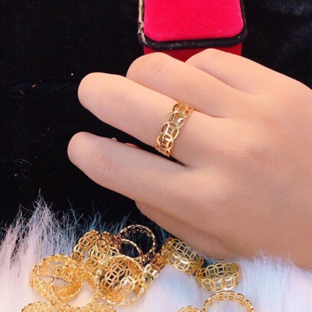 Nhẫn tay kim tiền