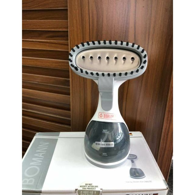 Bàn là hơi nước cầm tay Bomann