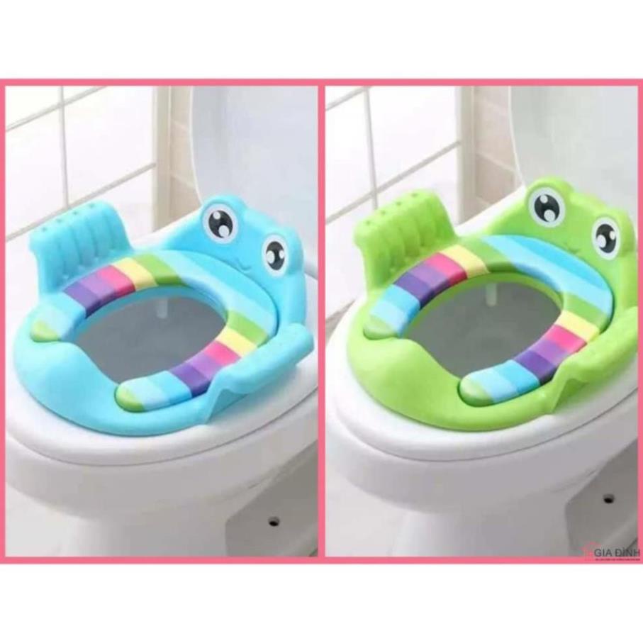 Bệ lót thu nhỏ bồn cầu có tay vịn hình chú ếch cho bé yêu.