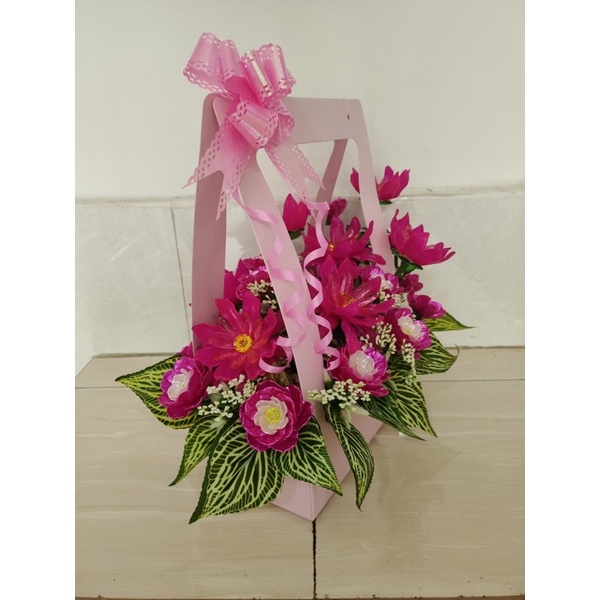 Lẵng Hoa màu hồng ngang 35cm cao 40cm