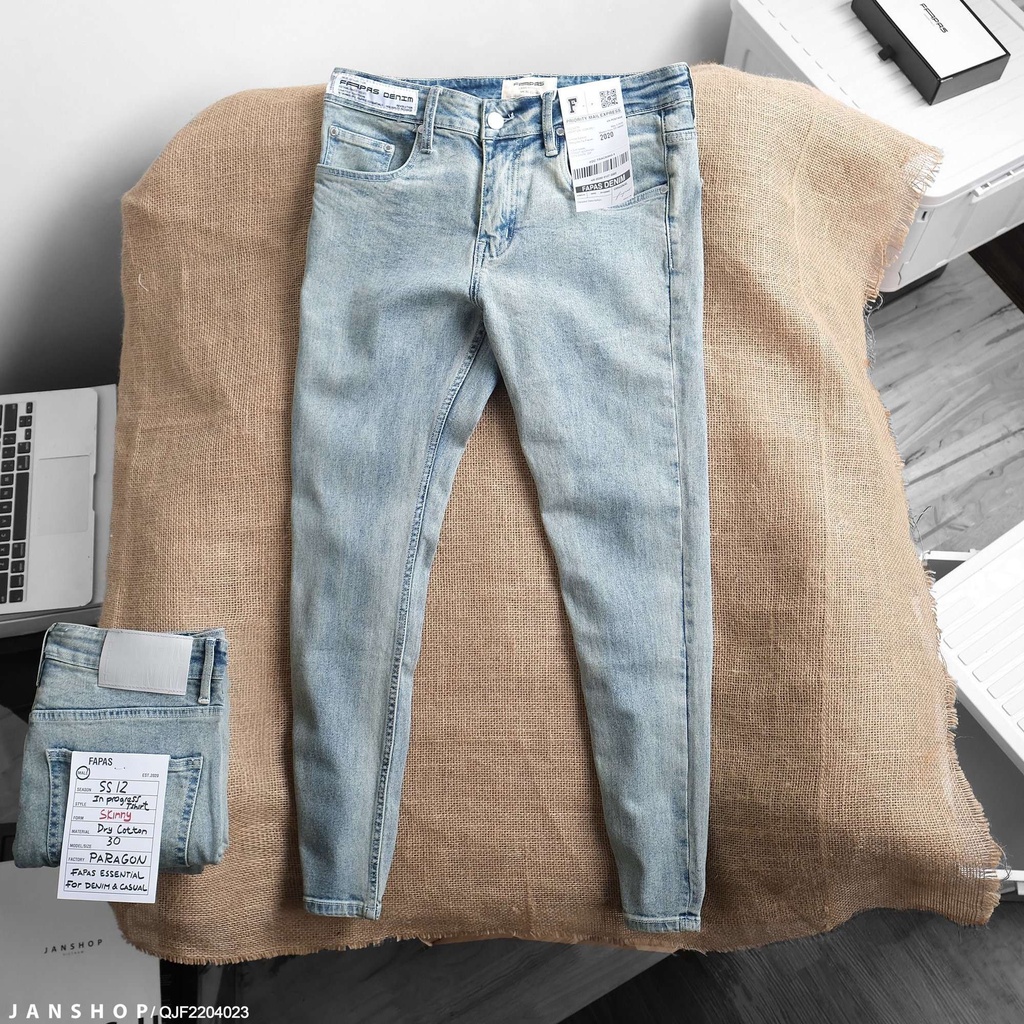Quần Jean Xanh Wash Bụi Bặm, Kiểu Dáng Skinny Ôm Dọc Theo Chiều Dài Thon Gọn Vừa Phải