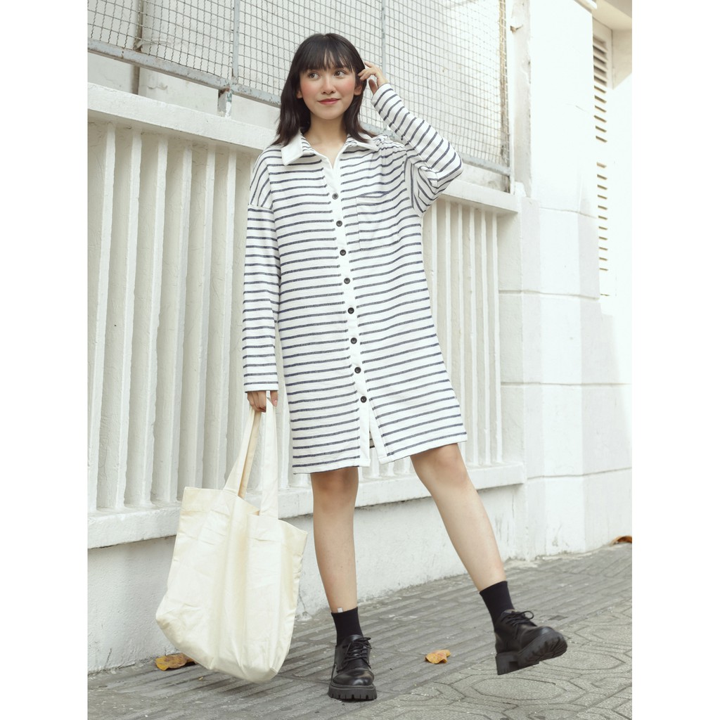 Đầm nữ cổ polo kẻ sọc tay lửng thời trang GAGO open collar stripe mini dress sọc trắng đen GG3192