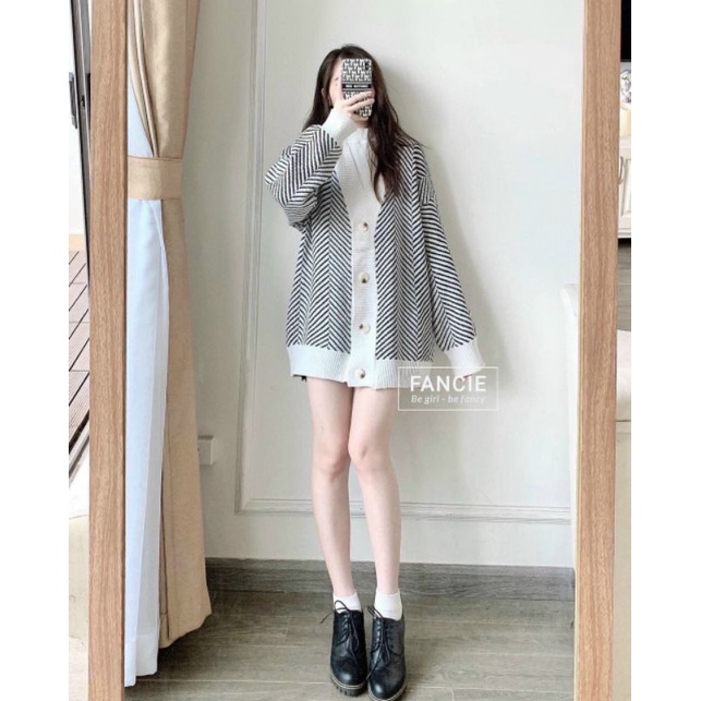 Áo Len cadigan kẻ be và trắng