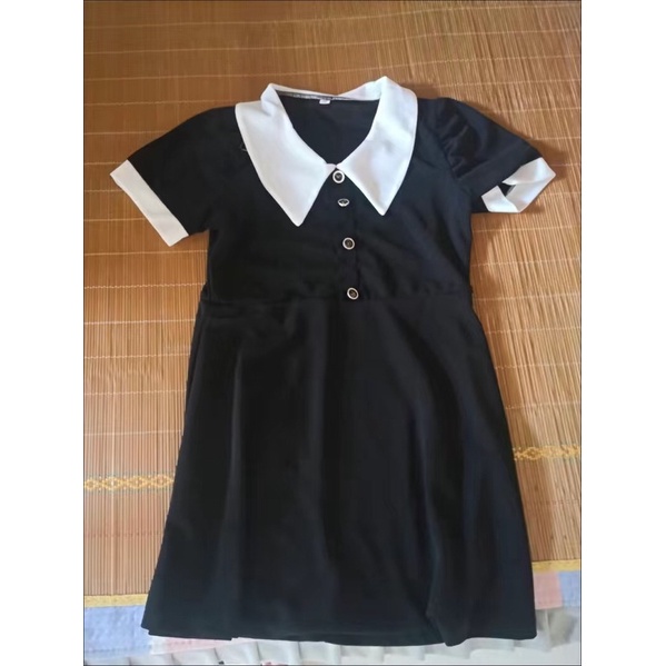Váy đầm đen cổ vuông dáng dài, ngắn