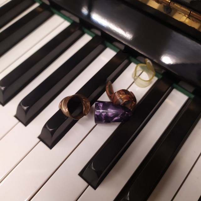 Móng gẩy guitar đeo ngón thường siêu bền