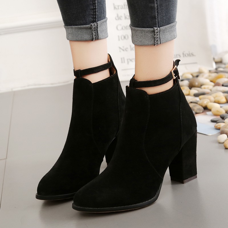 Ankle boots da lộn khuy cài