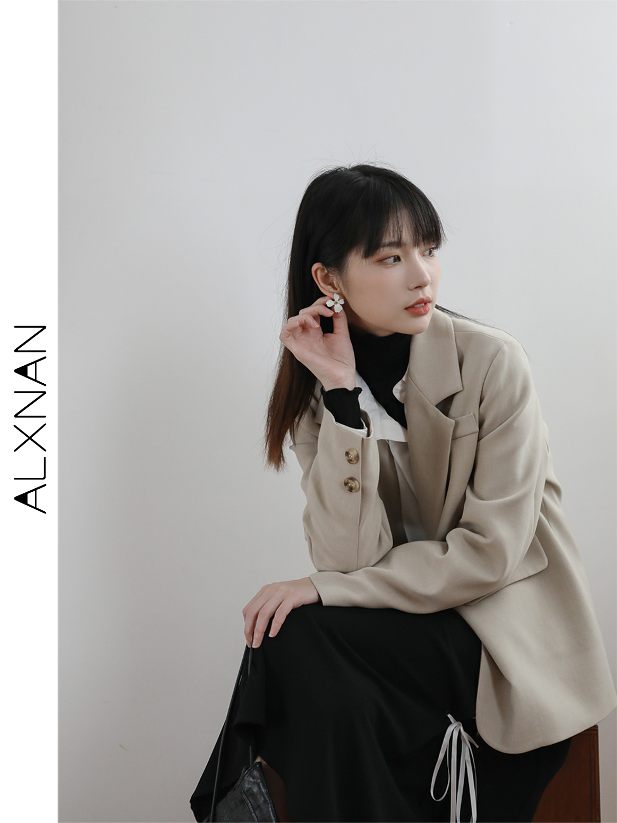 Áo khoác Blazer dáng ngắn thiết kế trẻ trung hợp thời trang