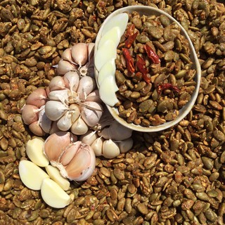 Hạt Bí Rang Tỏi Ớt Lon 500gr