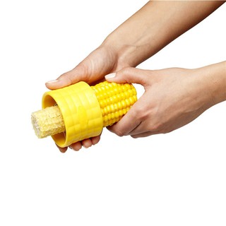 Dụng cụ tách hạt bắp tiện lợi