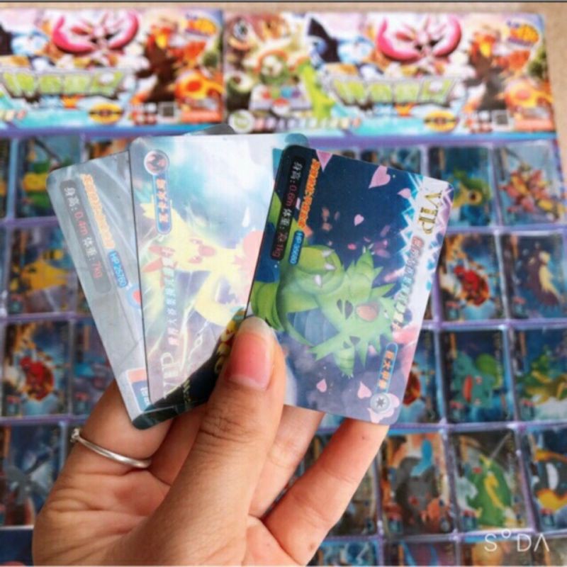 Vỉ 30 bộ thẻ bài pokemon nhựa víp , 3 thẻ ngẫu nhiên