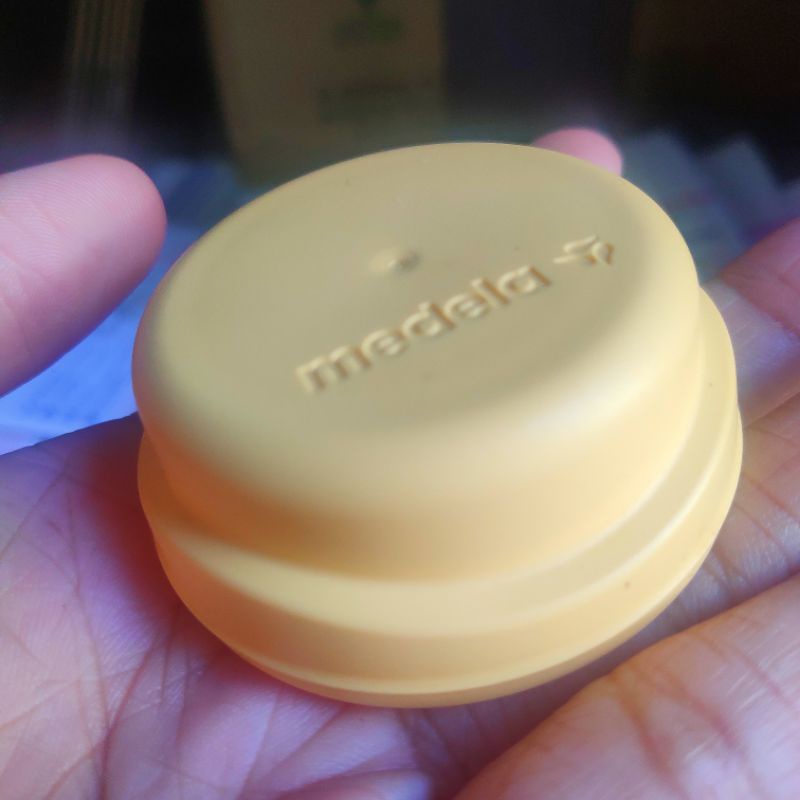 Nắp bình trữ sữa Medela mới 100%