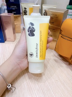 Sữa rửa mặt Innisfree tro núi lửa