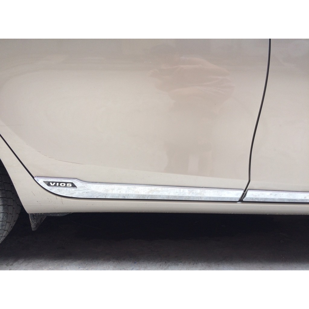 Bộ 4 nẹp sườn xe Vios 2014-2020 mạ crom có tem chữ VIOS